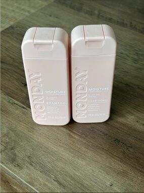 NWT MONDAY Haircare Moisture Shampoo + Conditioner Set
Travel Size. Inc 2